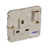 Single pole socket 2P+E switched 1 gang Arteor 13 A 250 V~ conform to BS 1363:2 - champagne