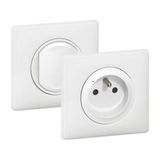 Ready-to-install Céliane create a controlled socket with 1 power socket and 1 wireless control delivered complete white