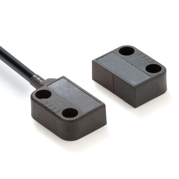 Non-contact door switch, reed, miniature plastic, 2NC, M8 connector le AA040346A image 2