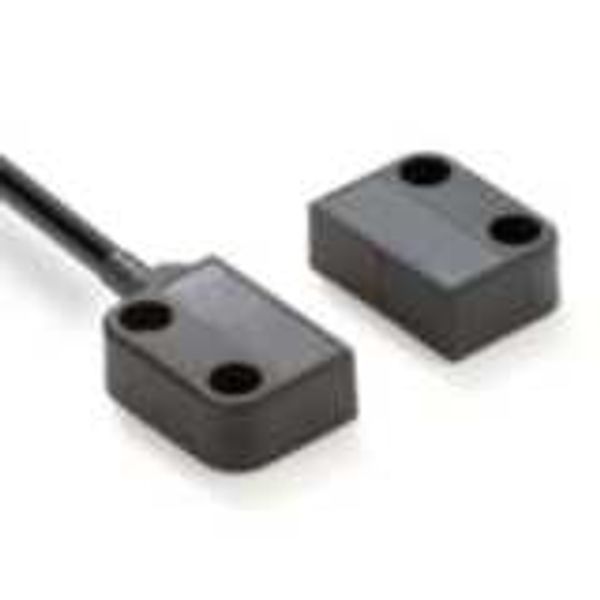 Non-contact door switch, reed, miniature plastic, 2NC, M8 connector le AA040346A image 3