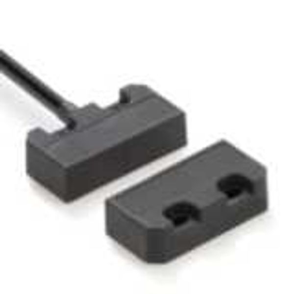 Non-contact door switch, reed, small plastic, 2NC+1NO, M12 connector p AA031318G image 4