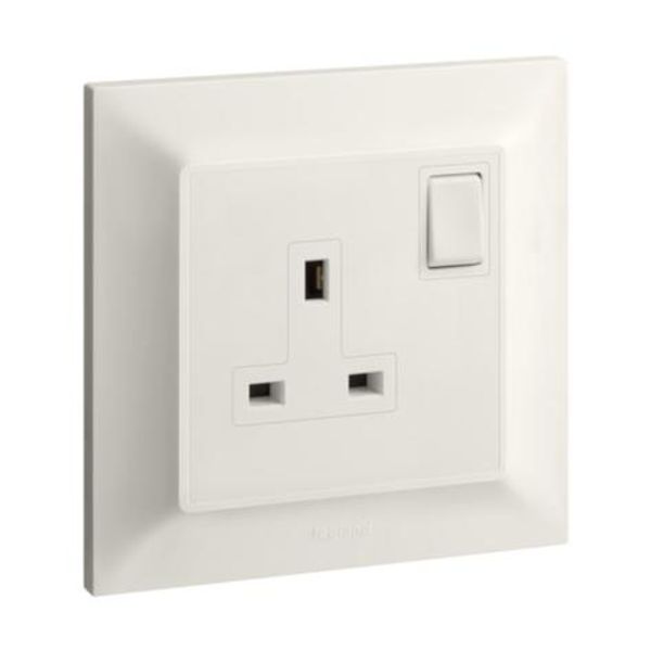 Belanko S 1 gang BS switched socket outlet - 13A - Ivory image 1