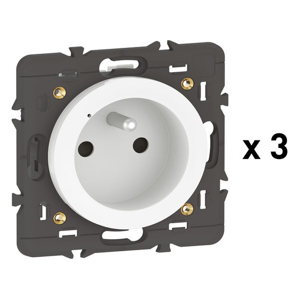 Pack of 3 connected power sockets Céliane with Netatmo 16A 3680W with consumption measurement and monitoring - white without plate image 1