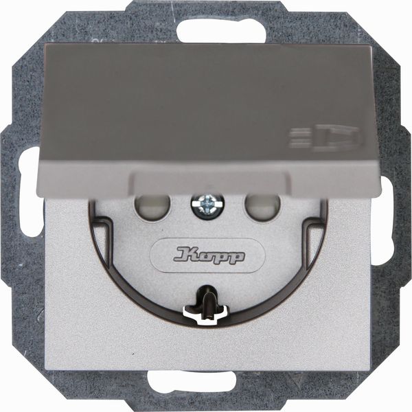 Earthed socket outlet with hinged lid an image 1