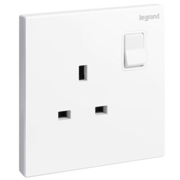 Galion - 1 gang British Standard switched single pole socket outlet with power indicator - 13A - White image 1