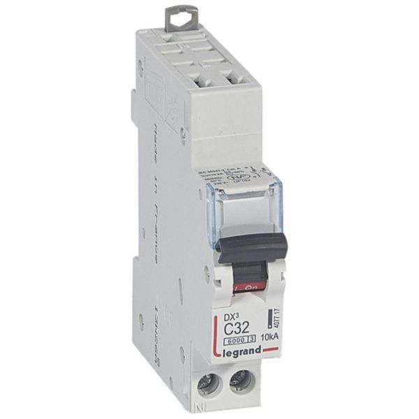 DX³6000 10kA automatic high inlet and low outlet U+N screw circuit breaker - 230V~ - 32A - curve C - 1 module image 1