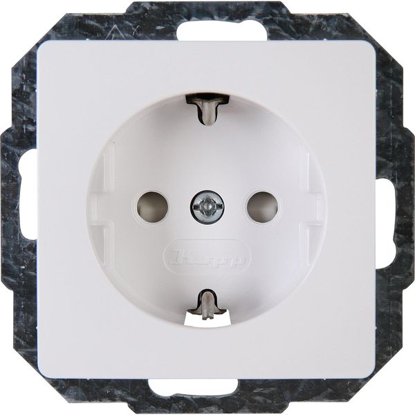 Earthed socket outlet with shutter image 1