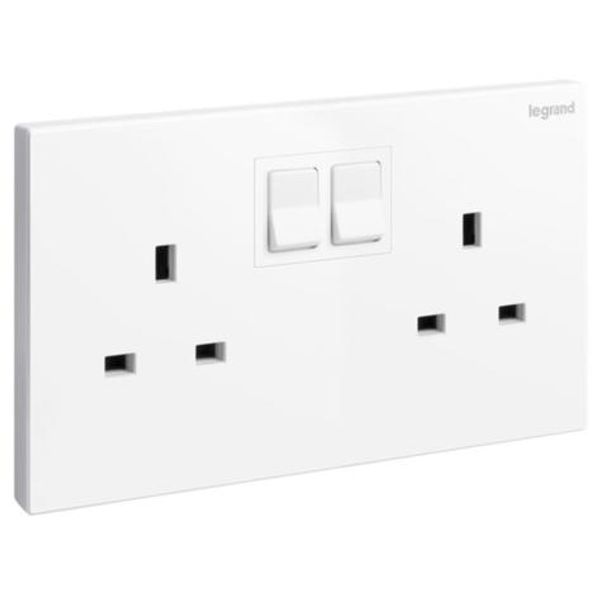 Galion - 2 gangs British Standard switched single pole socket outlet with power indicator - 13A - White image 1