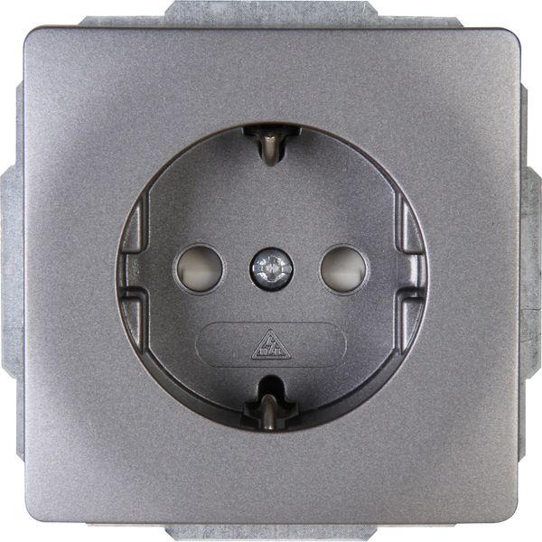 Earthed socket outlet with shutter image 1
