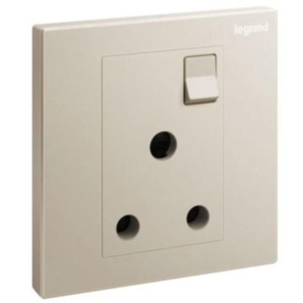 Galion - 1 gang British Standard switched single pole socket outlet - 15A - Champagne image 1